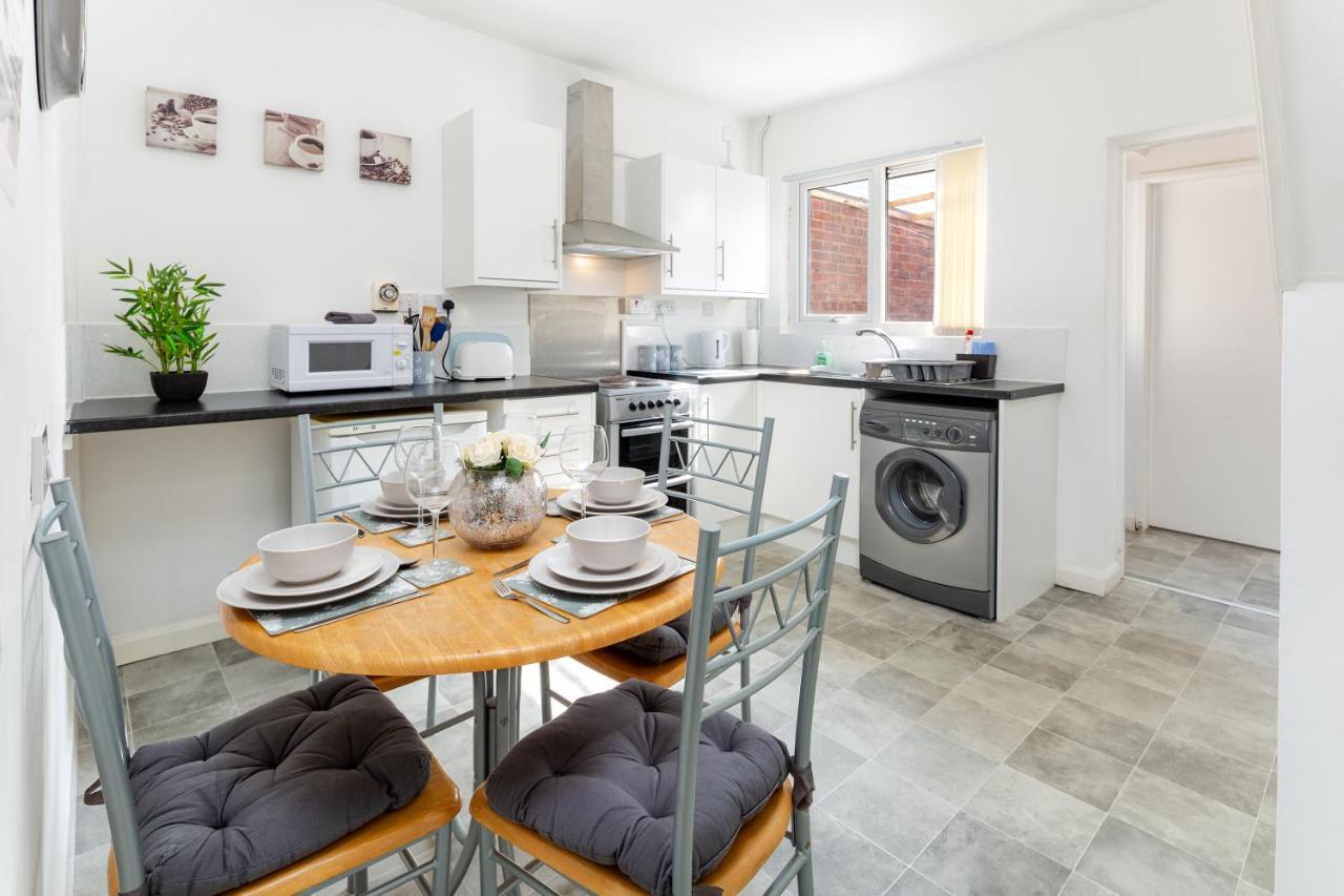 Cosy Anfield Guesthouse - Free Parking Liverpool Exteriör bild